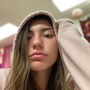 Meet your Posher, Abi